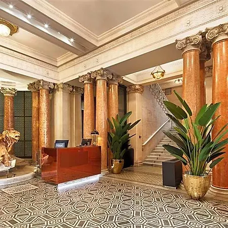 Ξενοδοχείο Doubletree By Hilton 4*