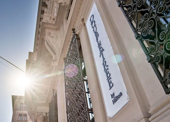 Hotell Doubletree By Hilton Trieste