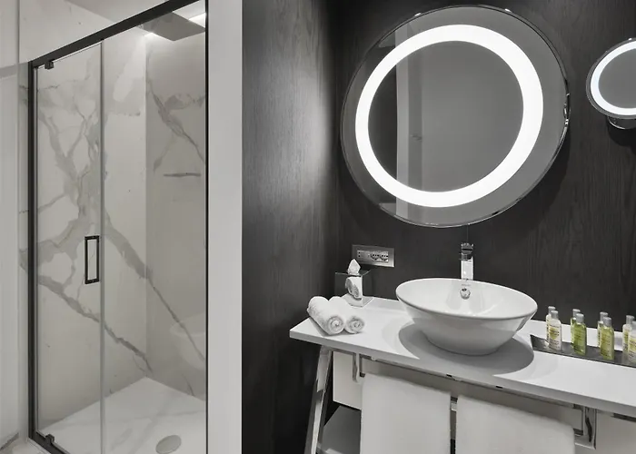 Hotell Doubletree By Hilton Trieste